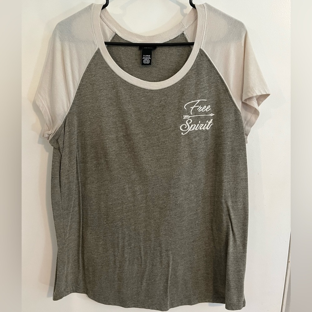 Women’s Rue 21 XLarge Free Spirit baseball tee